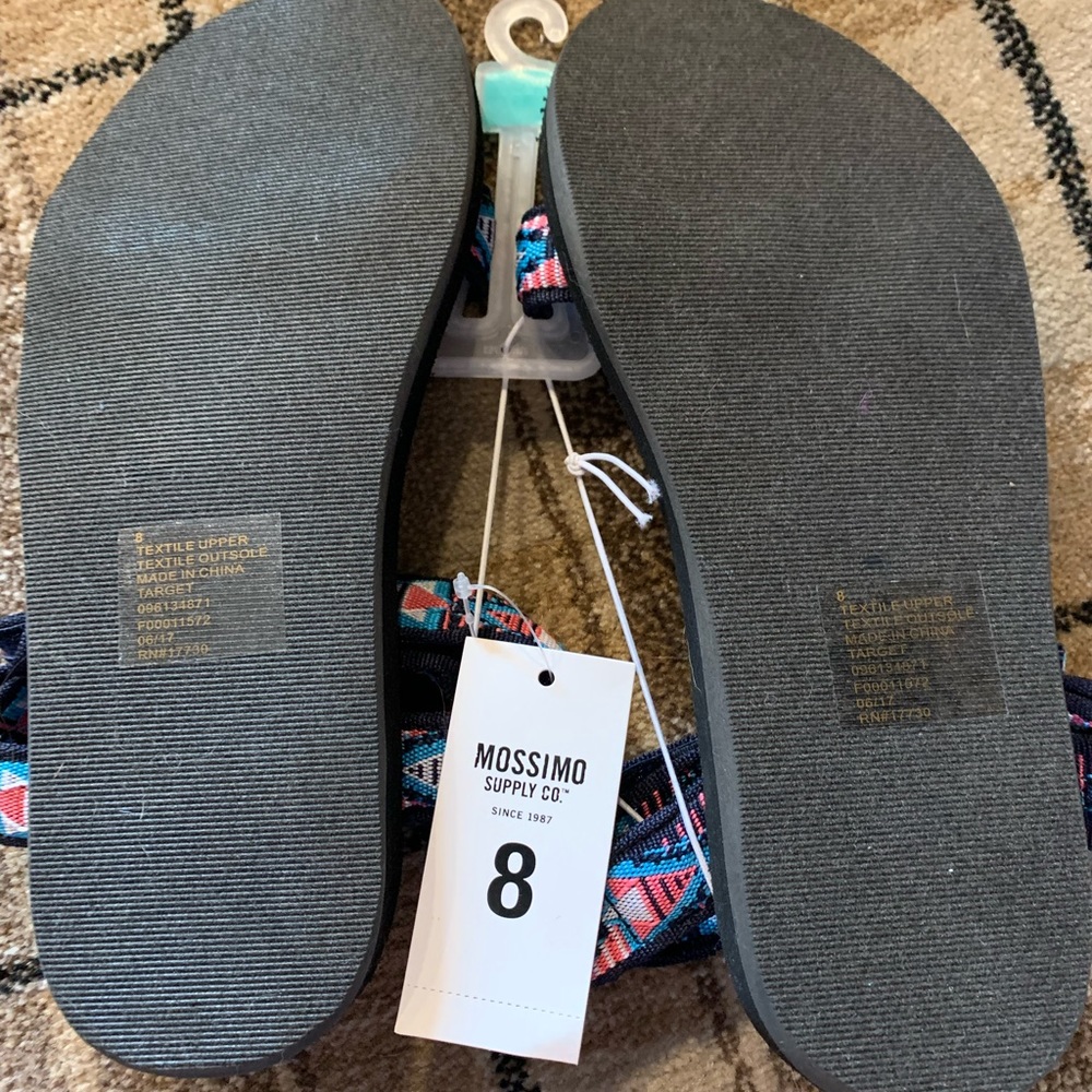 Sz 8 NWT Velcro Strap Sandals/Water Shoe - Picture 2 of 3